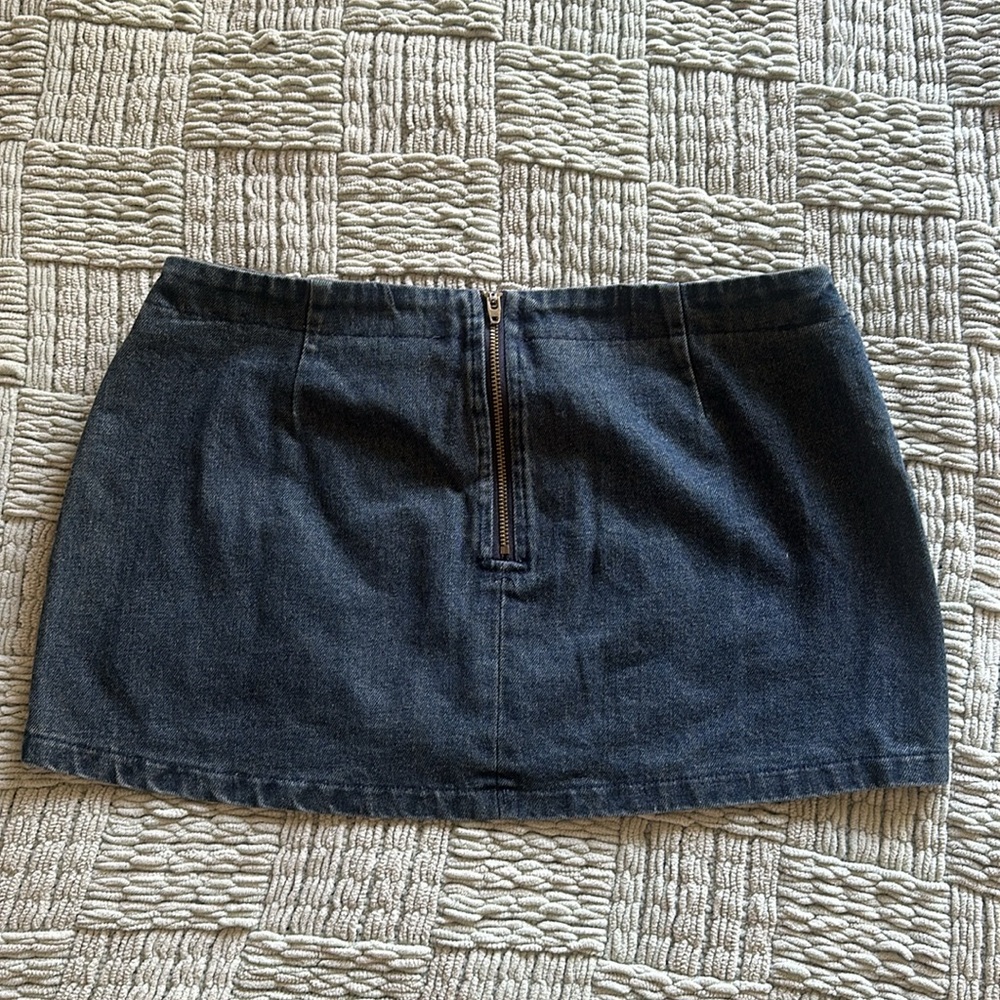 Fashion Nova Dark Denim Mini Skirt with Brown Belt Detail NWT - Picture 3 of 3